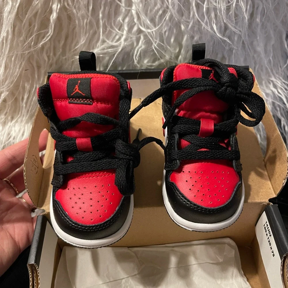 Nike Jordan 1 mid red/black -Toddler size 4c - Picture 5 of 8